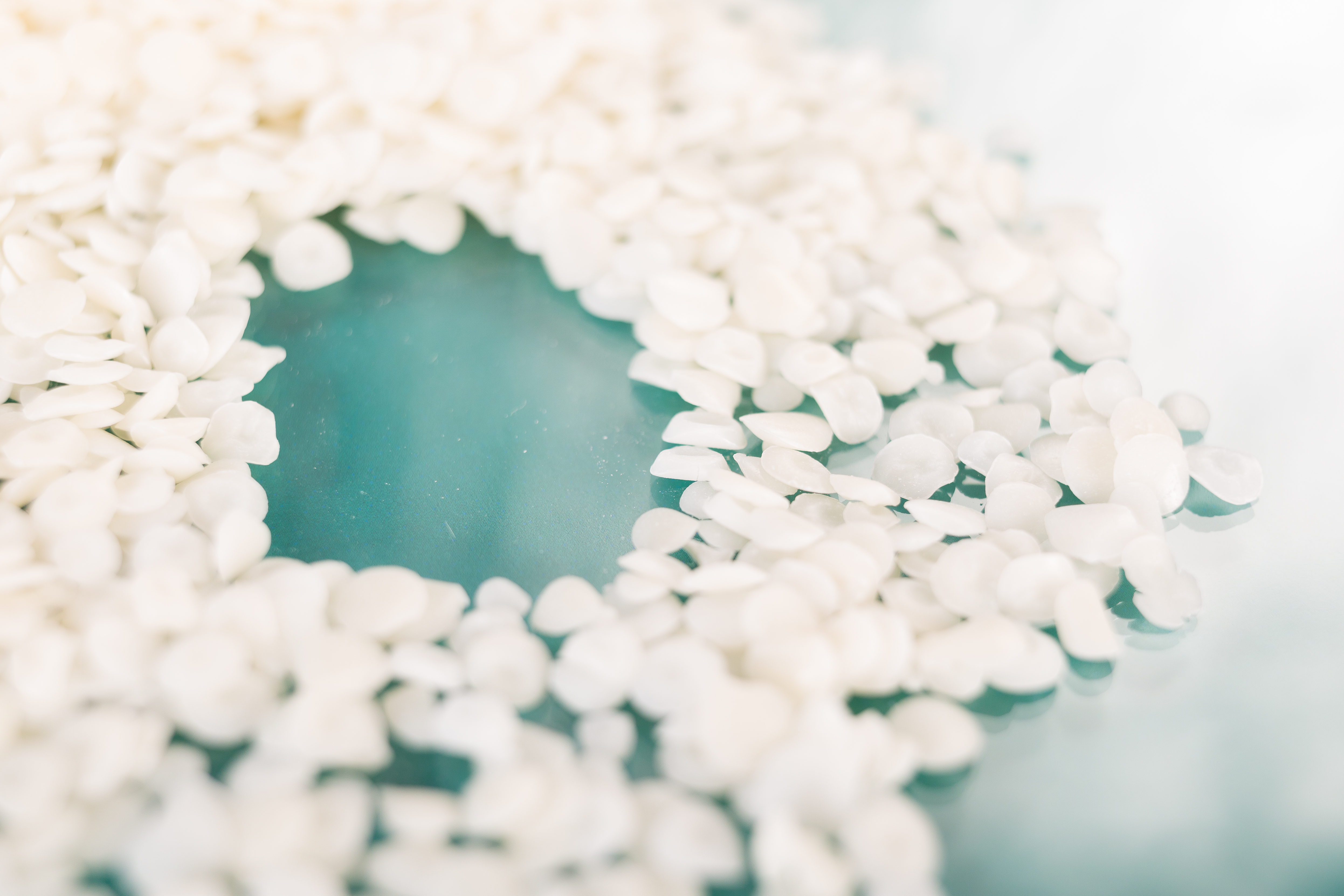 DEUREX_waxes-granules_off-white